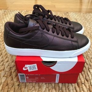 Nike Blazer Low sneakers in Mahogany with box